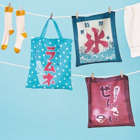 おうちが甘味処になる 軒先にたなびくレトロな旗の洗濯ネットの会