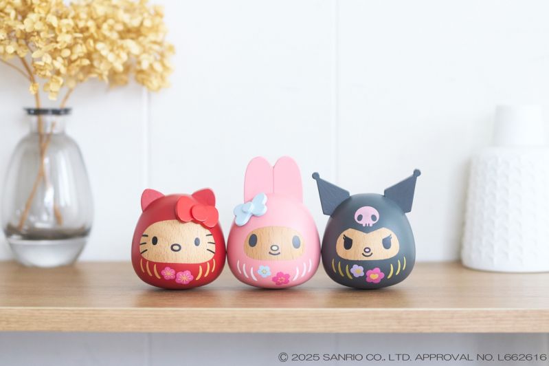 サンリオキャラクターの木製だるま