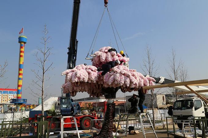 世界最大のレゴブロックでできた桜の木