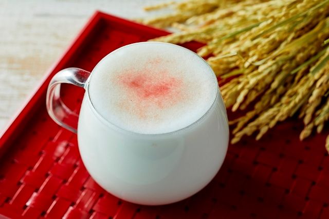 甘酒ざくろラテ