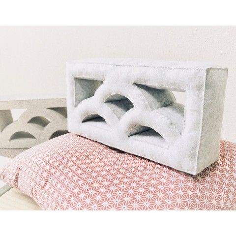 よくある透かしブロッククッション