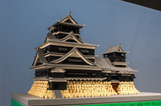 レゴブロックを使用して熊本城を再建