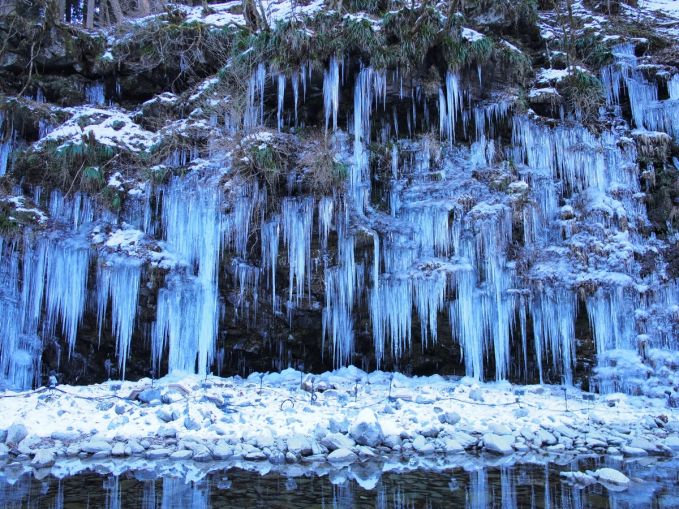 三十槌の氷柱 