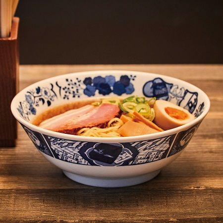 江戸川乱歩の世界観で彩る 染付風デザインのラーメンどんぶり